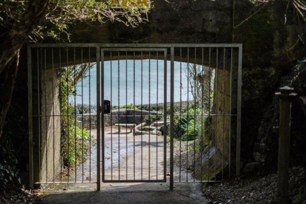Stunning Apartment, Balconies, Private Beach, Coast Path Charlestown (Cornwall) Buitenkant foto